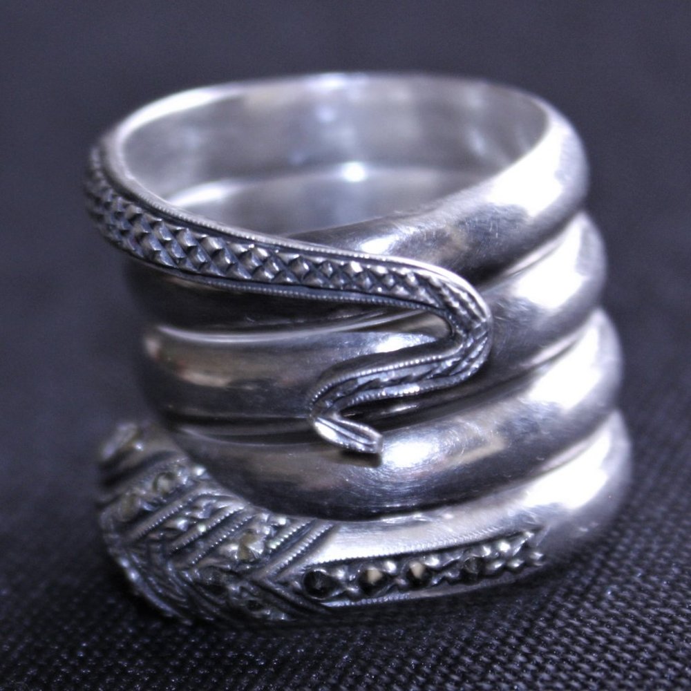 Ring - Picture 2 of 3